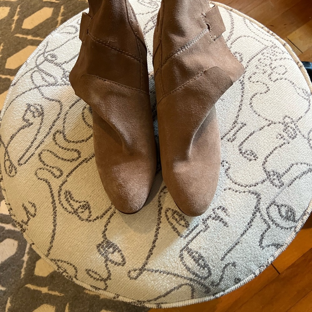 Vince Camuto Maves Bootie size 7
